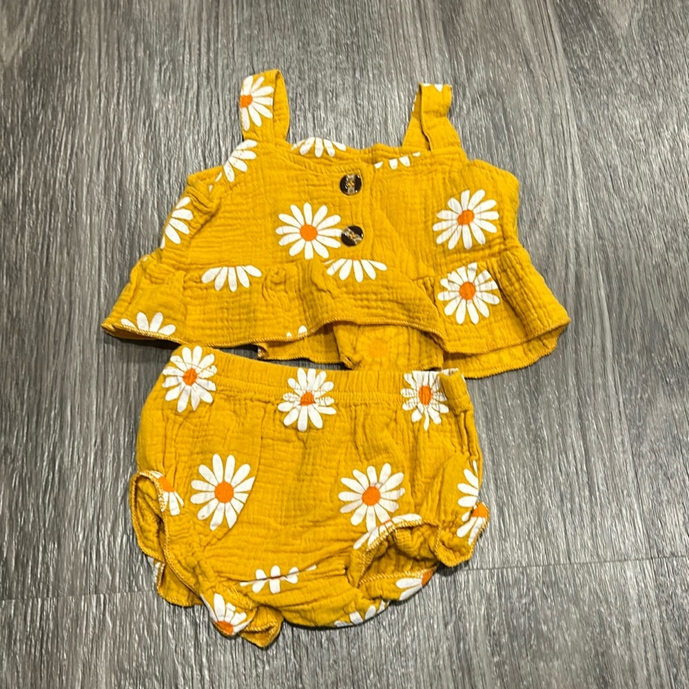 NWOT 6-9 month outfit
